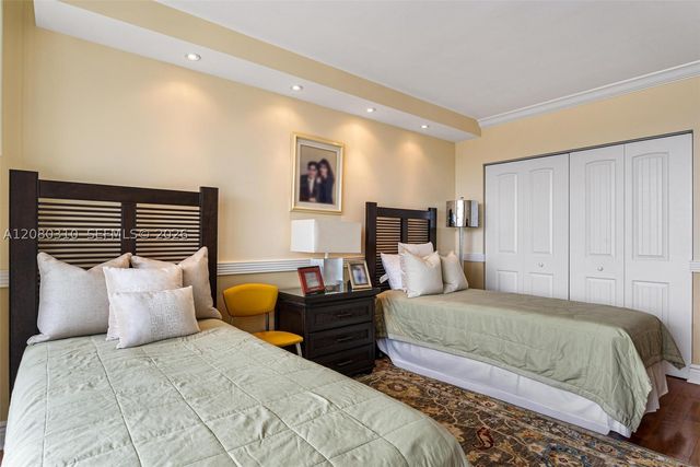 21205 Yacht Club Dr 2405+DEN, Aventura, FL 33180