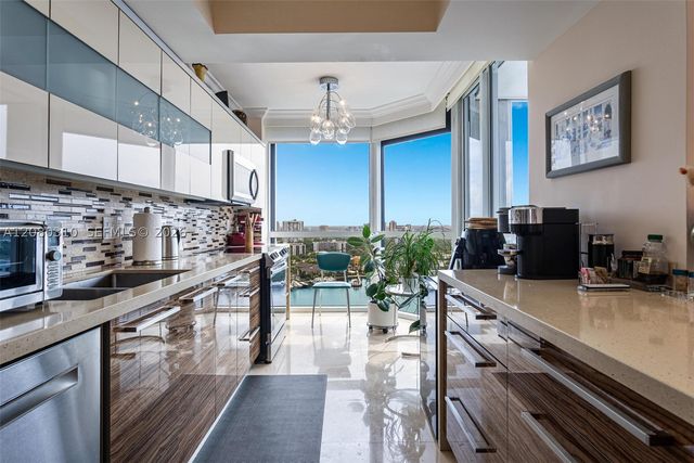 21205 Yacht Club Dr 2405+DEN, Aventura, FL 33180