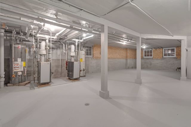 6138 N Meade Avenue, Chicago, IL 60646