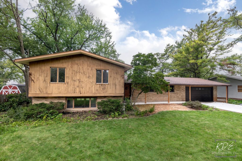 3S664 Delles Road, Naperville, IL 60563