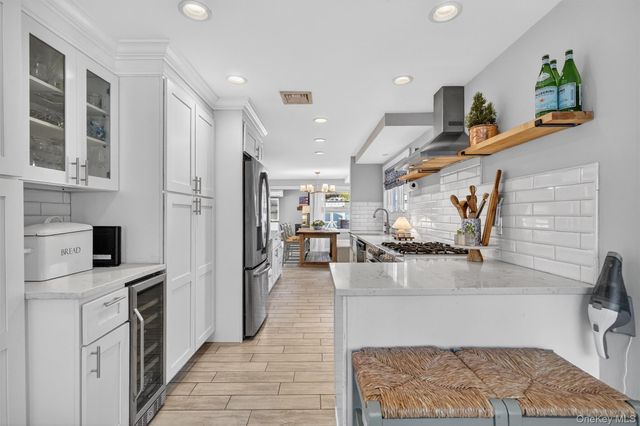 18 Lambert Lane, New Rochelle, NY 10804