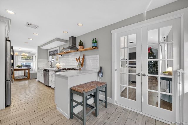 18 Lambert Lane, New Rochelle, NY 10804