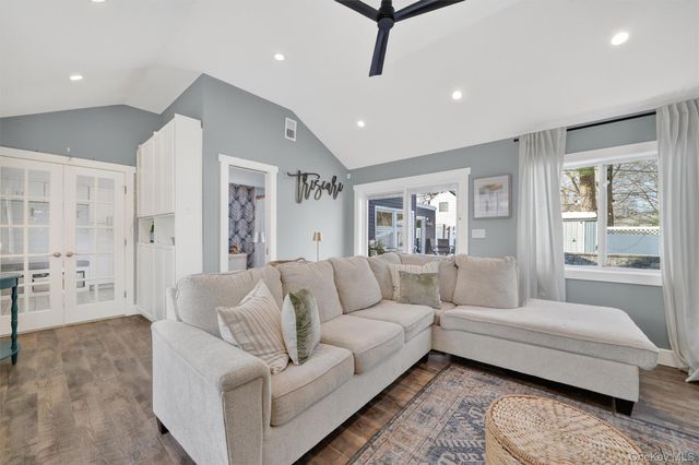 18 Lambert Lane, New Rochelle, NY 10804