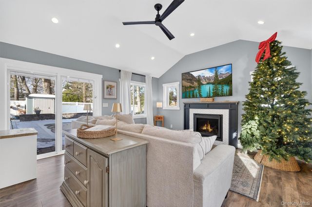 18 Lambert Lane, New Rochelle, NY 10804