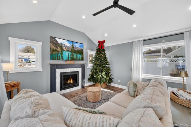 18 Lambert Lane, New Rochelle, NY 10804