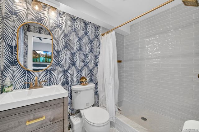 18 Lambert Lane, New Rochelle, NY 10804