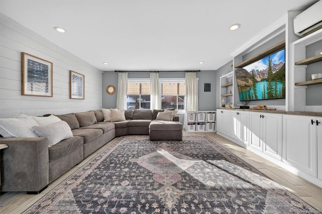 18 Lambert Lane, New Rochelle, NY 10804