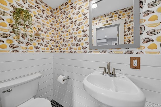 18 Lambert Lane, New Rochelle, NY 10804