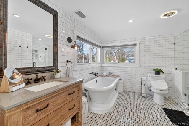 18 Lambert Lane, New Rochelle, NY 10804