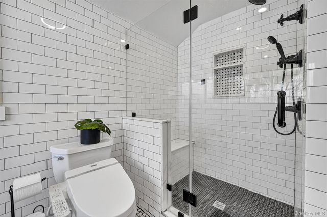 18 Lambert Lane, New Rochelle, NY 10804