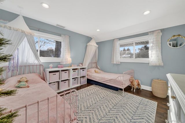 18 Lambert Lane, New Rochelle, NY 10804