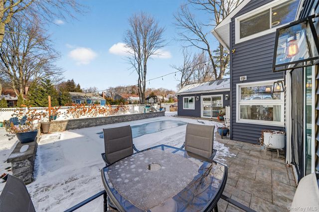 18 Lambert Lane, New Rochelle, NY 10804