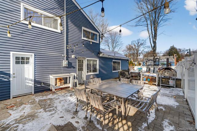 18 Lambert Lane, New Rochelle, NY 10804