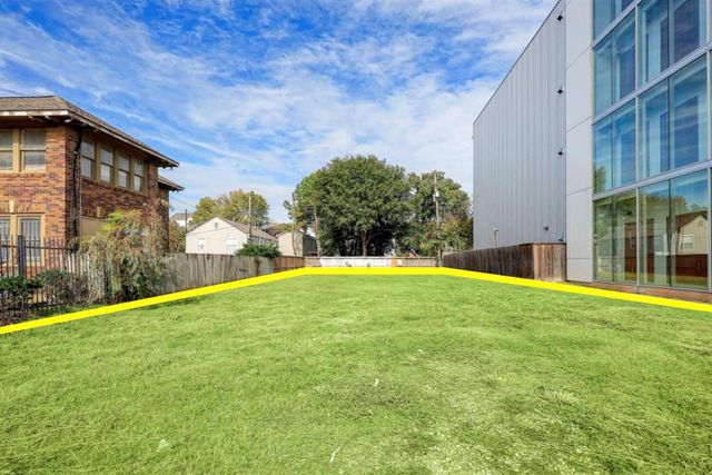 1826 Richmond Avenue, Houston, TX 77098