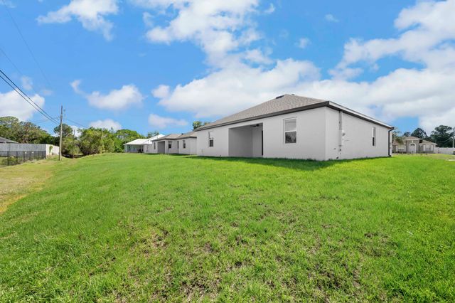 8225 95th Avenue, Vero Beach, FL 32967