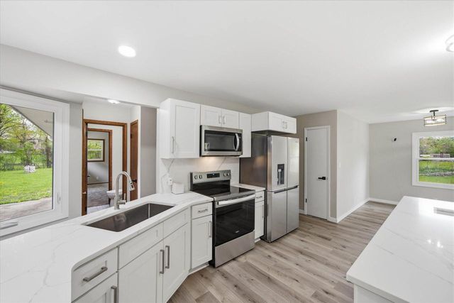 1387 Ponderosa DRIVE, Cedarburg, WI 53012