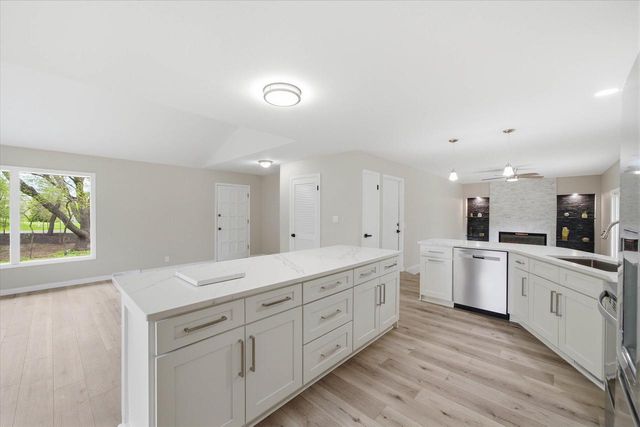 1387 Ponderosa DRIVE, Cedarburg, WI 53012