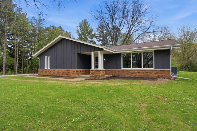 1387 Ponderosa DRIVE, Cedarburg, WI 53012