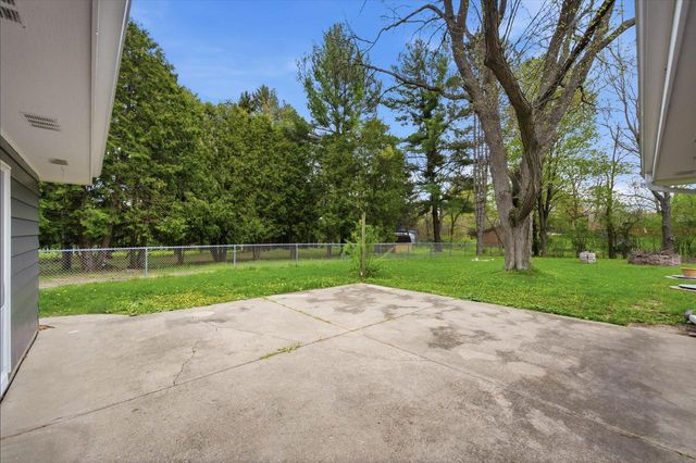 1387 Ponderosa DRIVE, Cedarburg, WI 53012