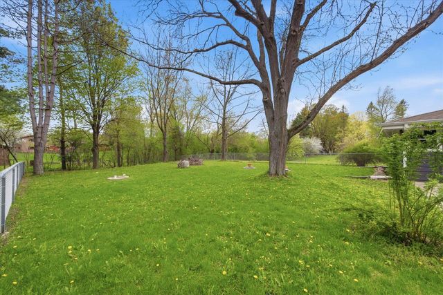 1387 Ponderosa DRIVE, Cedarburg, WI 53012