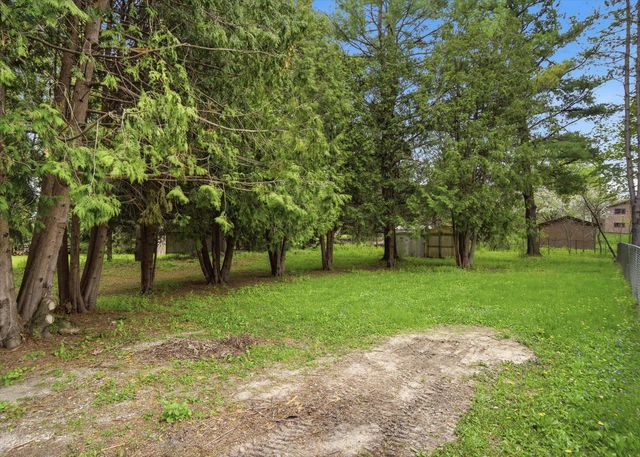 1387 Ponderosa DRIVE, Cedarburg, WI 53012