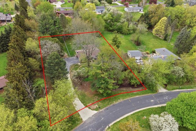 1387 Ponderosa DRIVE, Cedarburg, WI 53012
