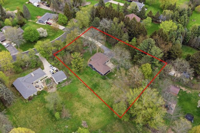 1387 Ponderosa DRIVE, Cedarburg, WI 53012