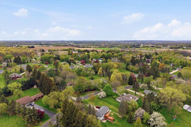 1387 Ponderosa DRIVE, Cedarburg, WI 53012