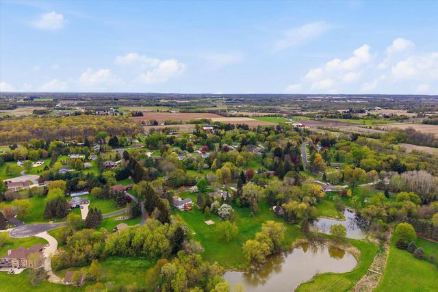 1387 Ponderosa DRIVE, Cedarburg, WI 53012