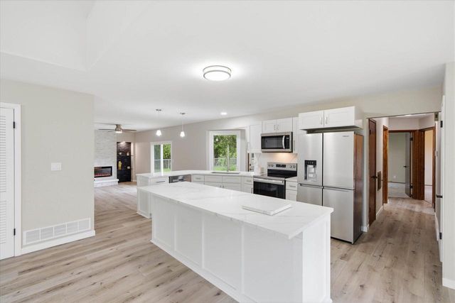 1387 Ponderosa DRIVE, Cedarburg, WI 53012