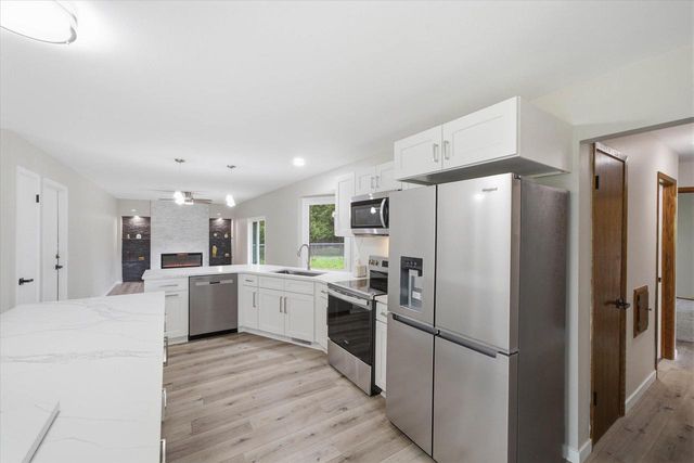 1387 Ponderosa DRIVE, Cedarburg, WI 53012