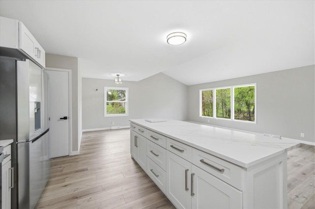 1387 Ponderosa DRIVE, Cedarburg, WI 53012