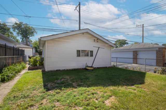 5705 W Higgins Avenue 1, Chicago, IL 60630