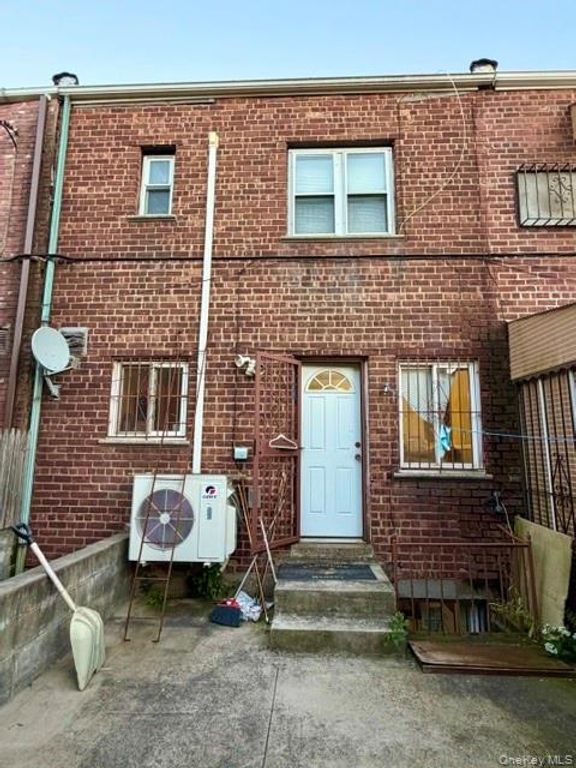4775 Barnes Avenue, Bronx, NY 10470 — photo 3