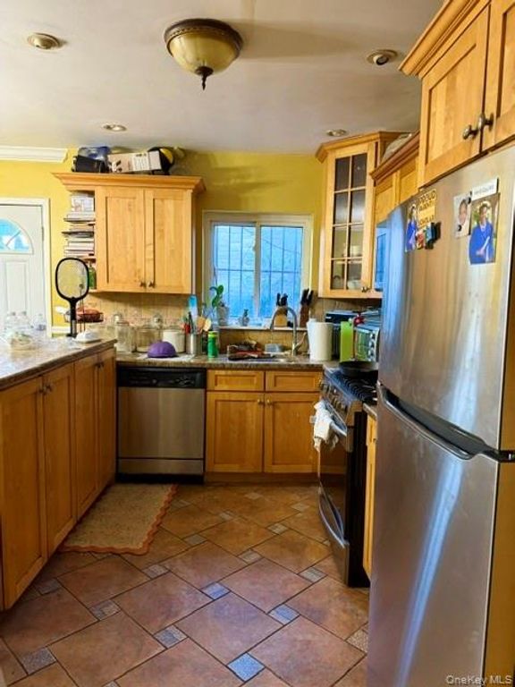 4775 Barnes Avenue, Bronx, NY 10470 — photo 4