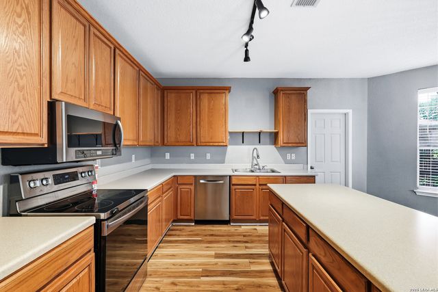 7101 AVERY RD, Live Oak, TX 78233