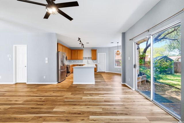 7101 AVERY RD, Live Oak, TX 78233