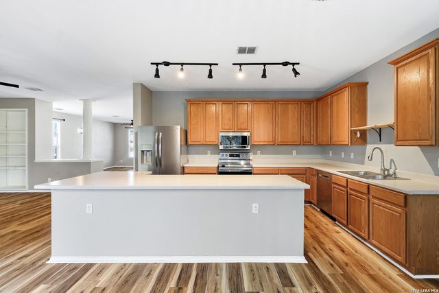 7101 AVERY RD, Live Oak, TX 78233