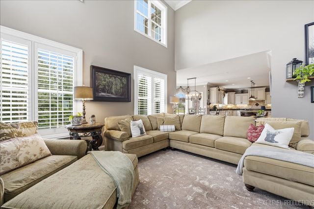 40W898 Fox Creek Drive, St. Charles, IL 60175