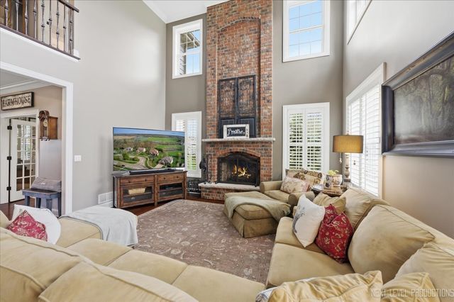 40W898 Fox Creek Drive, St. Charles, IL 60175