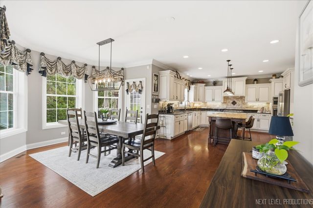 40W898 Fox Creek Drive, St. Charles, IL 60175