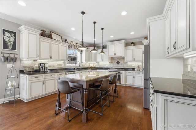 40W898 Fox Creek Drive, St. Charles, IL 60175