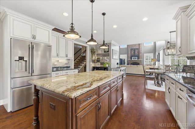 40W898 Fox Creek Drive, St. Charles, IL 60175