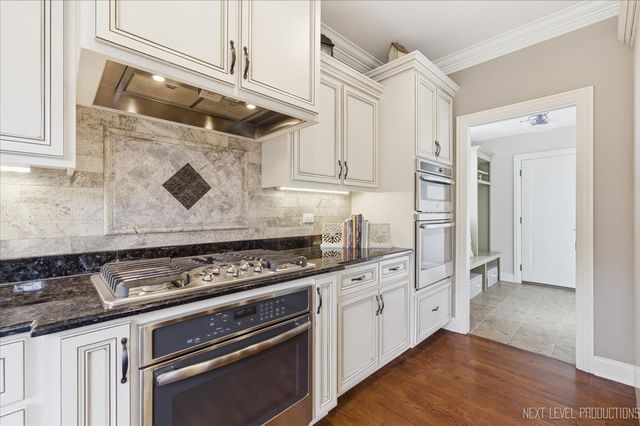 40W898 Fox Creek Drive, St. Charles, IL 60175