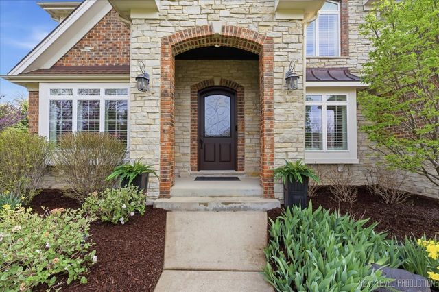 40W898 Fox Creek Drive, St. Charles, IL 60175