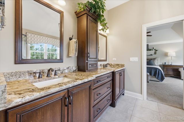 40W898 Fox Creek Drive, St. Charles, IL 60175