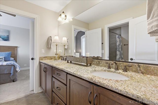 40W898 Fox Creek Drive, St. Charles, IL 60175