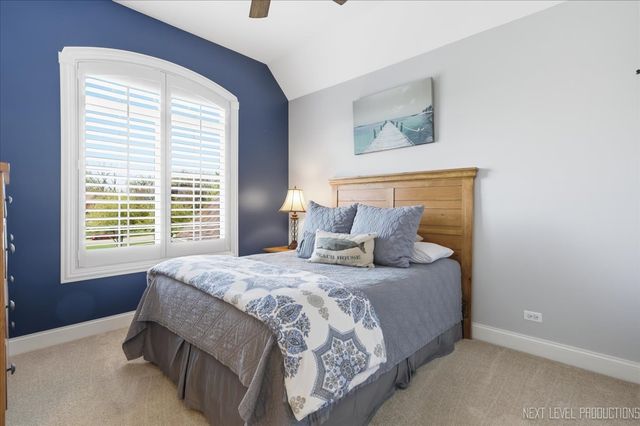 40W898 Fox Creek Drive, St. Charles, IL 60175