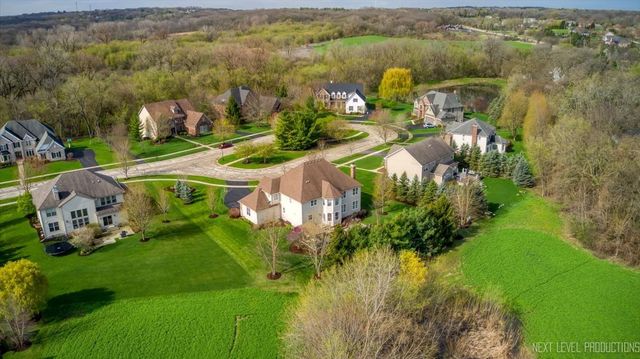 40W898 Fox Creek Drive, St. Charles, IL 60175