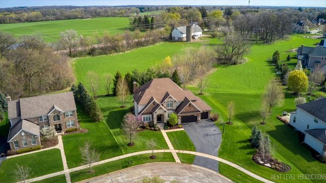 40W898 Fox Creek Drive, St. Charles, IL 60175